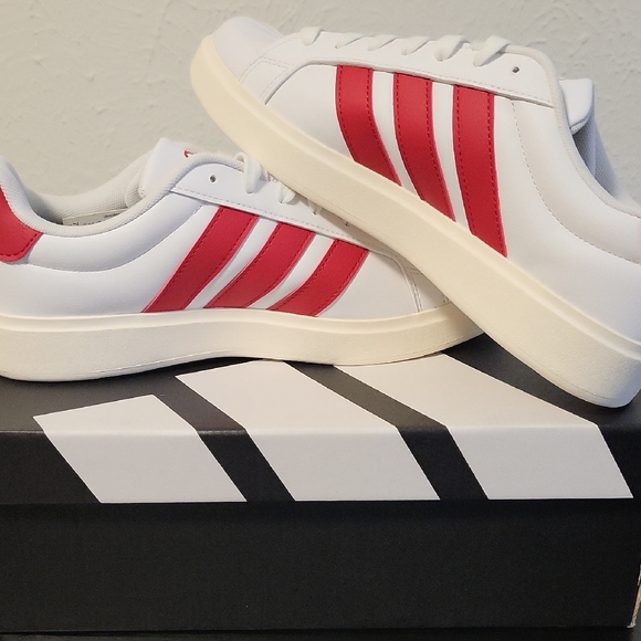 adidas Shoes - Adidas Men's 7.5, Women's 8.5 White and Red Streettalk